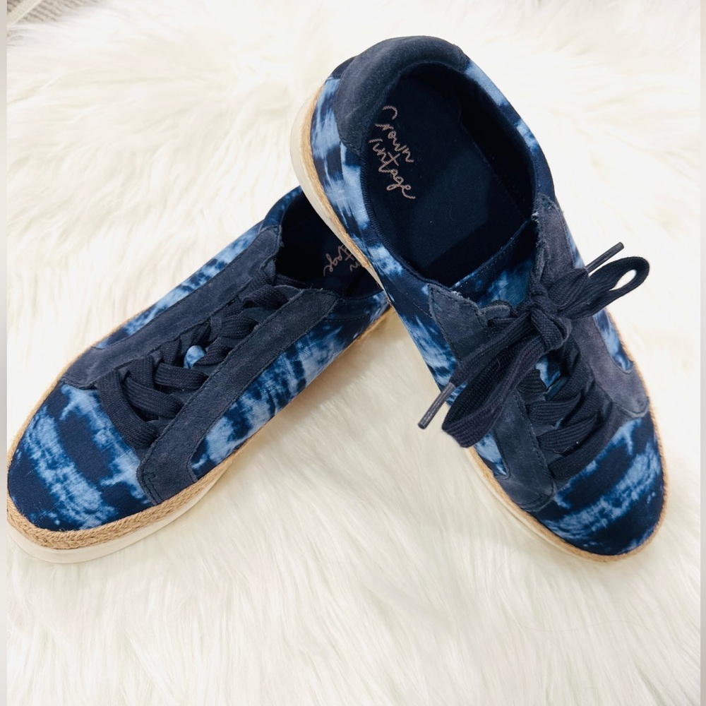 SALE🔥🔥 Crown Vintage Blue Tie-Dye Sneakers Size 9
